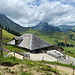 Im Abstieg vom Kaiseregg - An der Alphütte Hürlisboden.