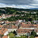 Unterwegs in Freiburg (Fribourg) - Blick von der der Rte des Alpes über die Dächer der Unterstadt, Neustadt (Neuveville).