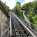 Unterwegs in Freiburg (Fribourg) - Blick von der Tal- zur Bergstation über die Gleisanlage der Standseilbahn. Rechts sind die parallel verlaufenden Treppenzüge zu erahnen.