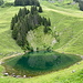 Im Aufstieg zum Kaiseregg - An einem kleinen Weiher (1.460 m) im Bereich der Riggisalp.