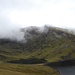 Blick auf Coomlougha Lough und Lough Eagher - links oben geht es apäter über einen schönen Grat