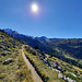 Descente le long de l'ancien bisse de Chervex (vue arrière).