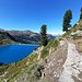 Descente le long de l'ancien bisse de Chervex, lac et barrage de Cleuson.