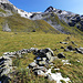Ruine R4 à 2464m ( 592'209.28, 105'977.77 ).