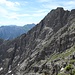 Rückblick: Durch diese Wand verläuft der Weg zur Knittelkarspitze.
