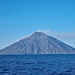 Auf Stromboli leben rund 540 ständige Einwohner. Ohne Aktivität könnte der Stromboli im Rahmen einer leichten Bergtour auch bestiegen werden. 