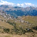 Verso nord vista sul Pizzo dei Tre Signori (con le nuvole) e sulle lontane montagne del Masino.