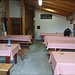 la stessa vista sul lato opposto con l'ingresso nella seconda sala pranzo e la scala che conduce al bagno e alle camere