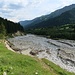 Au bord de la Dranse de Ferret, au début de l'étape