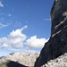 Der Grödner Höhenweg führt direkt an den mächtigen Nordabbrüchen des Langkofel entlang