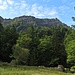 Aus dem Wald und ein erster Blick auf das Tagesziel...