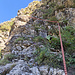 1. Seillänge: sie schafft es wohl nicht in Mont-Blanc GRANITE, den Camalot oben rechts konnte ich aber trotzdem sicher platzieren, danach zieht das Seil nach links zum Quergang