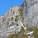 Zoom hinauf zur Aufstiegsrinne zum Fronalpstock, es hat im unteren Teil noch etwas Schnee drinn.