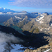 Tour Sallière Südostgrat:<br /><br />Grataussicht zum Lac d'Émosson (1930m) und Mont Blanc (4010,45m). Über dem Stausee sind der Mont Buet (3096m) mit dem Wolkenband und rechts die Pointe des Rosses (2965,4m) zu sehen.