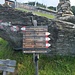 Wegweiser an der Aussichtsplattform.