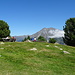 Il punto panoramico con panchine all'incrocio con la stradina n.17