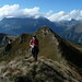 Alessia in arrivo all'elevazione più alta della corona troggi, il Pizzo Troggi 2309m (dovrebbe essere questo ma non ne sono sicuro, potrebbe essere anche quello dietro)