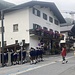 sonntäglicher Umzug in Sankt Anton