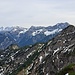 Hinten links zeigt sich die Zugspitze.  