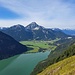 Über den Heiterwanger See blickt man zum Thaneller.  