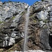 Dusche gefällig? Wenn da nur nicht die Steinschlaggefahr wäre...