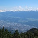 Instruktiver Blick über Innsbruck in die Tuxer Alpen.