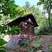 Die Heilenbachhütte am Brunnen.
