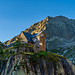 Wie ein Schloss erhebt sich das Rifugio Migliorero.