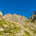 Auf dem Weg zum Passo Laris (rechts der Mitte).