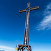 Monte Mongioie (2.630 m) - Am Gipfelkreuz erkennt man die Windstärke.