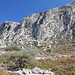 man hält erstmal Distanz zu den Felsen
