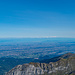 Punta Marguareis (2.652 m) - der Monte Rosa ist 200 km entfernt. Unterhalb von Weisshorn und Matterhorn erkennt man Milano.