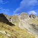 a sinistra il monolite, a destra il Pizzo della Bedéia