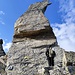 alla base del monolite