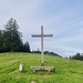 beim Kreuz auf dem Chaiserstock;
der höchste Punkt liegt rechts hinter den markanten Tannen