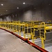 Die kleine Bahn bringt unablässig Besucher in die Höhle