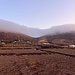 Der Aufstiegsweg in den Sattel zwischen Guardilama (links) und Caldera de Gaida (rechts)
