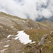Der markierte Steig auf der Südseite des Rauhjochs ist schneefrei.