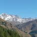 Zoomaufnahme zu hohen Bergen der Stubaier Alpen