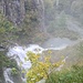 Nach dem untersten See stürzt das Wasser in eine Schlucht hinab