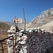 ich bin bereits hinter der Mauer und kann nun geradewegs absteigen