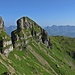 Allemal bietet die Grasrampe oberhalb vom Ausstieg einen tollen Blick auf Zigerchnörri und Hochgamatsch und die Ketten im Hintergrund.