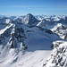 Gipfelaussicht vom Piz Buin Grond (3312,1m) über den Piz Fliana (3281,0m) zum Piz Linard (3410,3m).