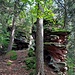 Vorbei an den nächsten Felsen.