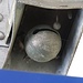Da vergeht einem Hören und Sehen: ein Zug kommt! - Auf der oberen Seite des Bahnhofs gibt es noch eine Läute, noch viel schrecklicher als diese!