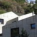 Neubau am Eingang des alten Dorfes, rojosuiza gefällt er. Aber was andere alles sagen!
