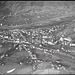 Hinten links ist das Alte Dorf Naters, in der Mitte Brig, vorn die Teile von Glis an der Saltina. - Am Natischer Rhoneufer ist alles noch fast leer, aber das Haus der Grosseltern steht da, seit der Rhonekorrektion und dem Tunnelbau.