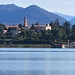 Varano Borghi con il campanile della chiesa parrocchiale e la grande Villa Borghi.