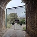 Hier leider kein Ausgang, also wieder zurück... Beim Zurückwandern durch diesen Stadtteil von Marseille fällt mir dann auf, wie viele Einfahrten und Privatstrassen vergittert sind...