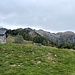 für uns geht es weiter hinauf - in der Ferne Gaggio (rechts) und Cima d'Erbea (Mitte)